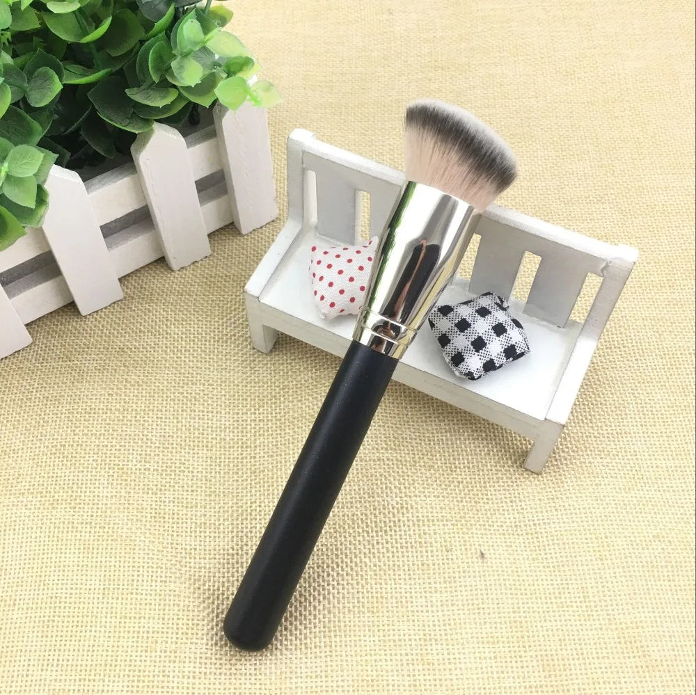 1 piece Angled Foundation Makeup brushes M170 Magic Liquid Foundation Cream Make up brush Beauty Tools Cosmetics