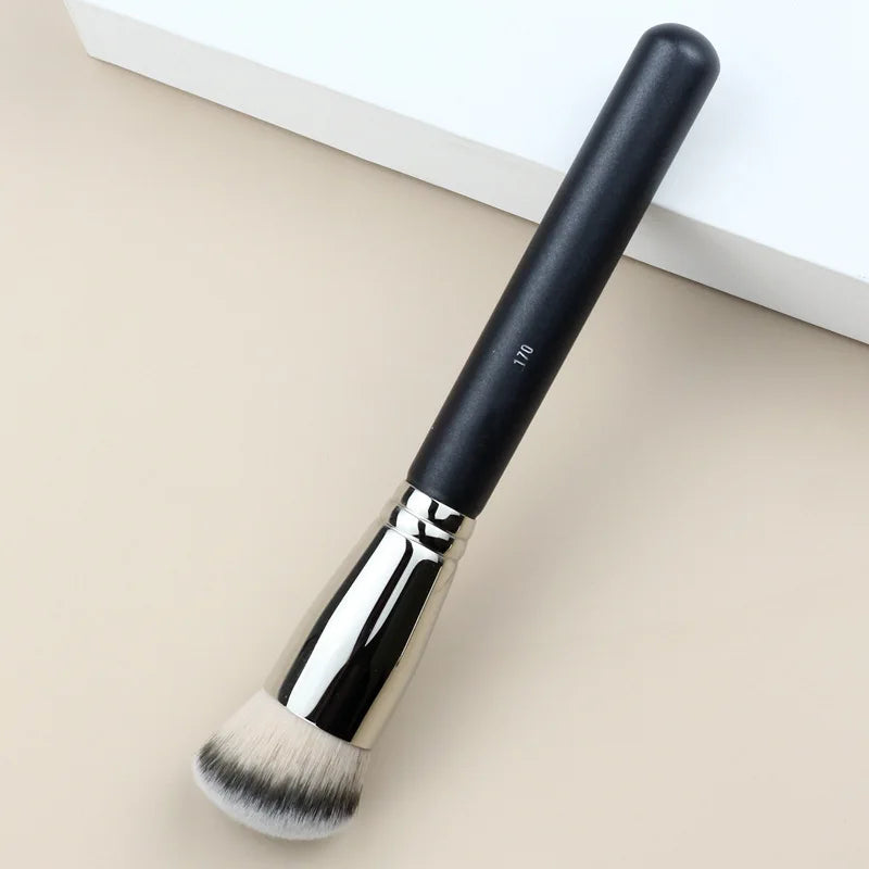 1 piece Angled Foundation Makeup brushes M170 Magic Liquid Foundation Cream Make up brush Beauty Tools Cosmetics